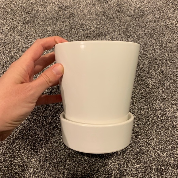 White Ceramic Planter with Saucer - Picture 2 of 4